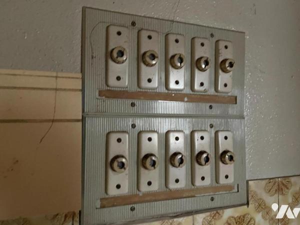 A VENDRE ANCIEN CAFE ET GARAGE A  SAINT DENIS EN MARGERIDE