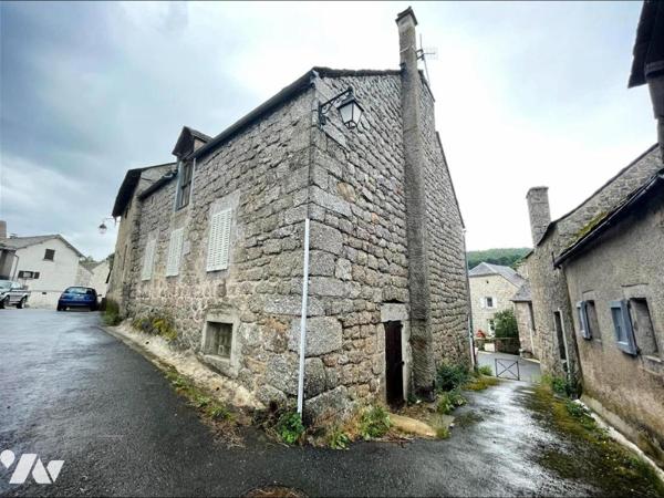 A VENDRE ANCIEN CAFE ET GARAGE A  SAINT DENIS EN MARGERIDE