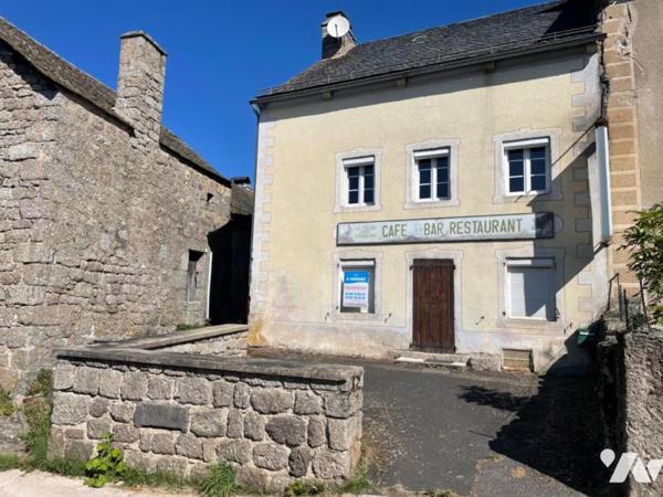 A VENDRE ANCIEN CAFE ET GARAGE A  SAINT DENIS EN MARGERIDE