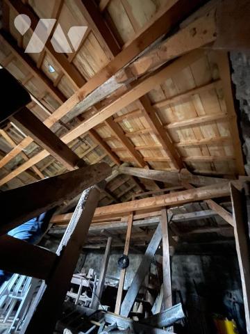 A VENDRE ANCIEN CAFE ET GARAGE A  SAINT DENIS EN MARGERIDE