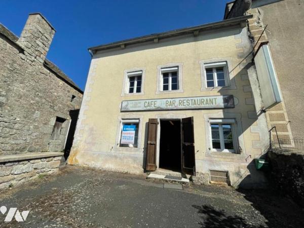 A VENDRE ANCIEN CAFE ET GARAGE A  SAINT DENIS EN MARGERIDE