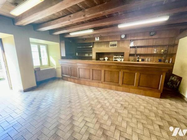 A VENDRE ANCIEN CAFE ET GARAGE A  SAINT DENIS EN MARGERIDE