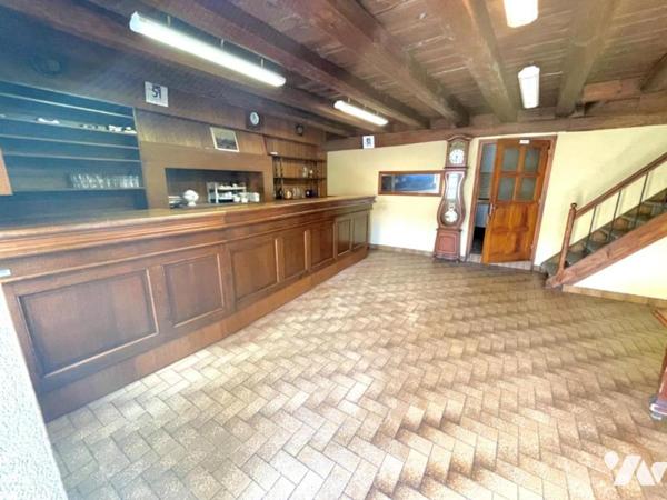 A VENDRE ANCIEN CAFE ET GARAGE A  SAINT DENIS EN MARGERIDE
