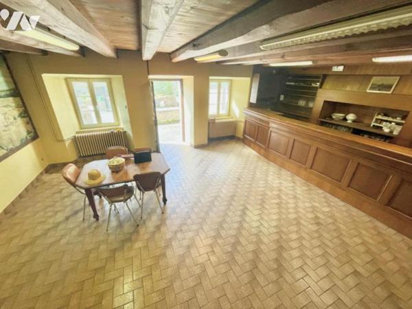 A VENDRE ANCIEN CAFE ET GARAGE A  SAINT DENIS EN MARGERIDE