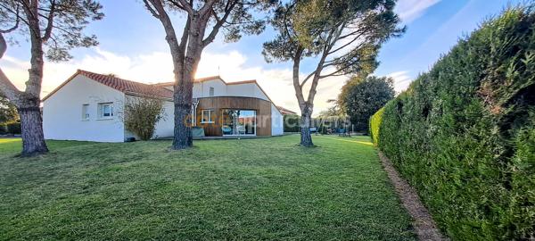 Vente
                Maison174 m² - 6 Pièces -
                    ROUSSAY (49450)
