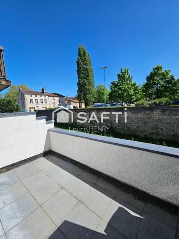 Grande maison de ville renovée de 5 chambres, au centre de Verdun