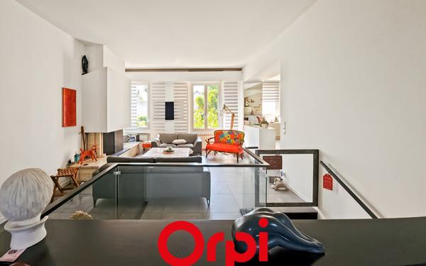 Appartement à vendre    5 pièces • 206 m2 Marseille 12