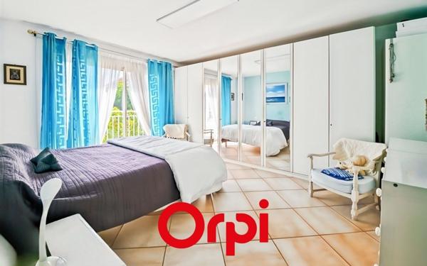 Appartement à vendre    5 pièces • 206 m2 Marseille 12