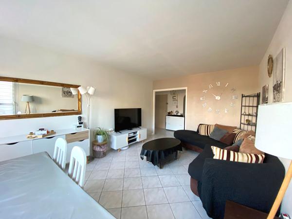 GRAND APPARTEMENT DE 4 PIECES A VENDRE A PLAISIR - GARE DE PLAISIR GRIGNON