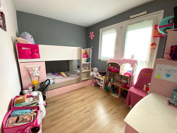 GRAND APPARTEMENT DE 4 PIECES A VENDRE A PLAISIR - GARE DE PLAISIR GRIGNON