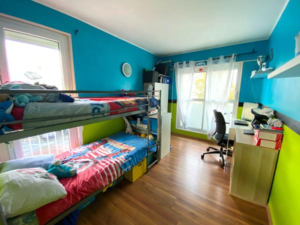 GRAND APPARTEMENT DE 4 PIECES A VENDRE A PLAISIR - GARE DE PLAISIR GRIGNON