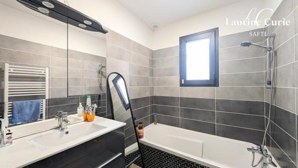 Maison T5 185m² avec garage et piscine