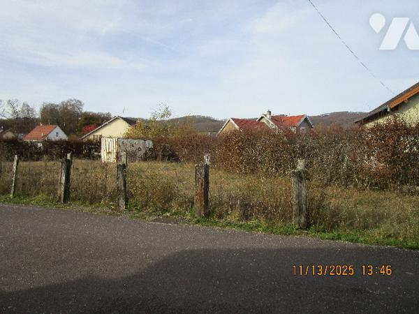 CHAMPAGNEY : Secteur Calme : Parcelle de terrain à bâtir non viabilisée,  de 5 ares 88 centiares
