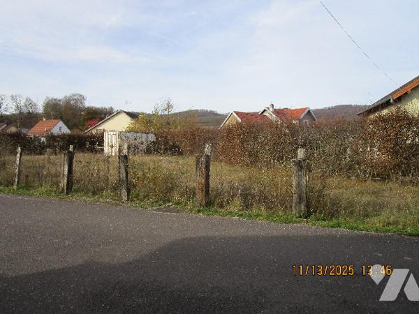 CHAMPAGNEY : Secteur Calme : Parcelle de terrain à bâtir non viabilisée,  de 5 ares 88 centiares