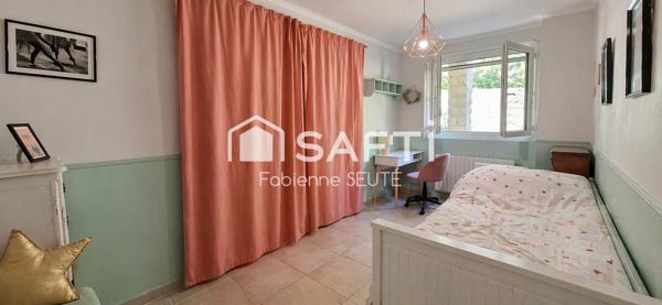 Maison 127 m2 plain pied, terrain 4220 m2, piscine