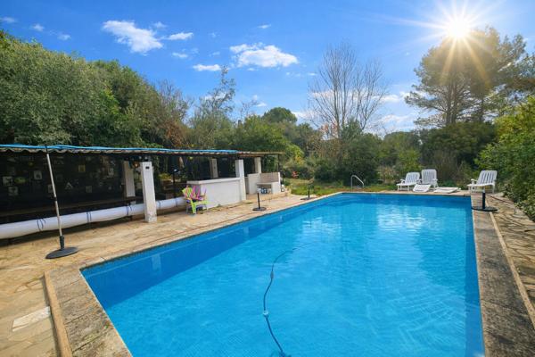 Villa 234m² , plain-pied avec piscine, vue dégagée , Cadre campagne à cuers