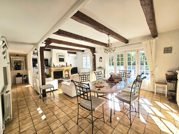 Villa 234m² , plain-pied avec piscine, vue dégagée , Cadre campagne à cuers