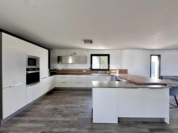 Vente                                                      Maison
                        
                     5 pièces                      134 m2                     à Pont-du-Château