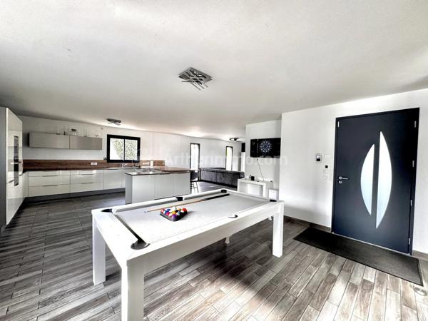 Vente                                                      Maison
                        
                     5 pièces                      134 m2                     à Pont-du-Château