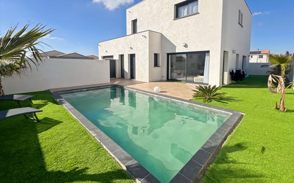 Maison à vendre    5 pièces •  Vias