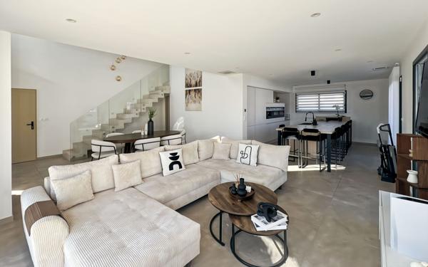 Maison à vendre    5 pièces •  Vias