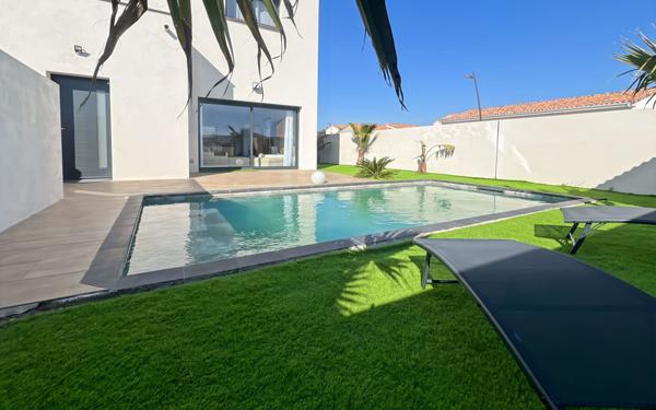 Maison à vendre    5 pièces •  Vias