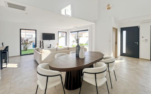 Maison à vendre    5 pièces •  Vias