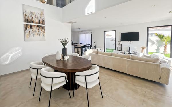 Maison à vendre    5 pièces •  Vias