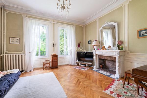 Maison de Maître 365 m² + Terrain 1 133 m² et dépendance