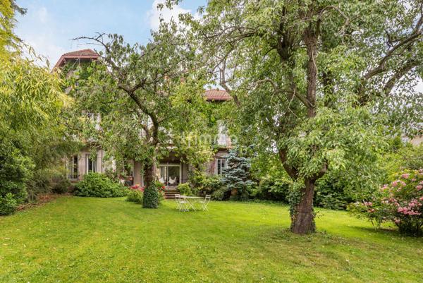 Maison de Maître 365 m² + Terrain 1 133 m² et dépendance