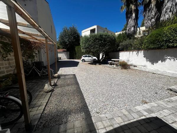 Location                                                      Local commercial
                        
                                         146 m2                     à Montpellier