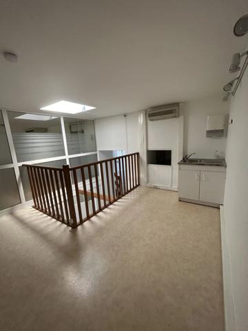 Location                                                      Local commercial
                        
                                         146 m2                     à Montpellier