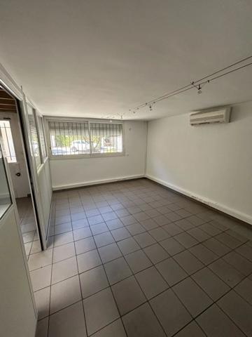 Location                                                      Local commercial
                        
                                         146 m2                     à Montpellier