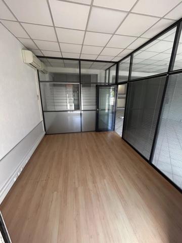 Location                                                      Local commercial
                        
                                         146 m2                     à Montpellier
