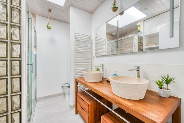 Un doux air méditerranéen pour cette villa de plain-pied avec piscine. Unique à Saint Pierre d'Oléro