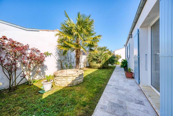 Un doux air méditerranéen pour cette villa de plain-pied avec piscine. Unique à Saint Pierre d'Oléro