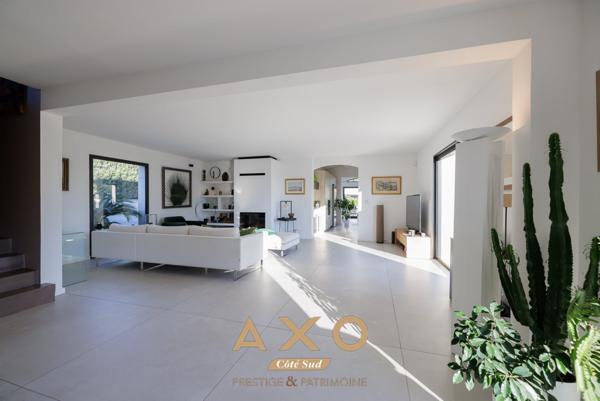 EGUILLES - MAISON T6 - 237 M2 6 TERRAIN 2 000M2 - PISCINE - VUE -  1 790 000