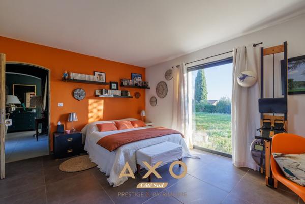 EGUILLES - MAISON T6 - 237 M2 6 TERRAIN 2 000M2 - PISCINE - VUE -  1 790 000