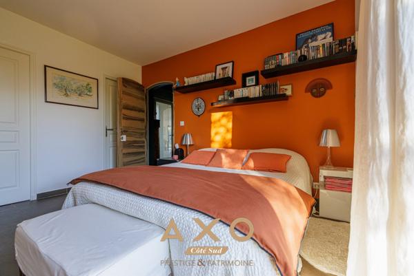 EGUILLES - MAISON T6 - 237 M2 6 TERRAIN 2 000M2 - PISCINE - VUE -  1 790 000