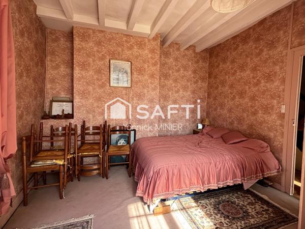 Maison ancienne au calme avec joli terrain clos