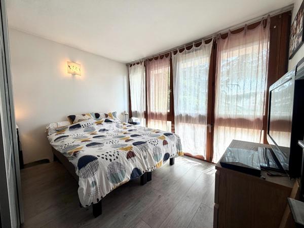Appartement 4 pièces, 3 chambres / balcon / cave / parking / terrain de tennis