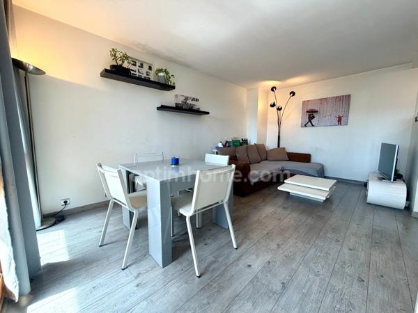 Appartement 4 pièces, 3 chambres / balcon / cave / parking / terrain de tennis