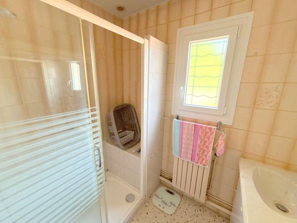 A VENDRE - Gisors - Maison de plain pied - 70m² - 2 chambres - Sous-sol total - 905m² de terrain