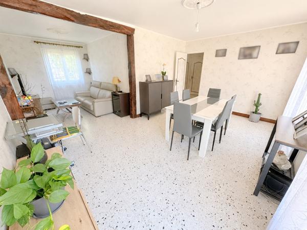 A VENDRE - Gisors - Maison de plain pied - 70m² - 2 chambres - Sous-sol total - 905m² de terrain