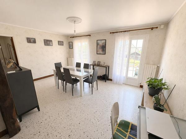 A VENDRE - Gisors - Maison de plain pied - 70m² - 2 chambres - Sous-sol total - 905m² de terrain