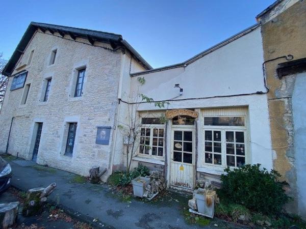 Ensemble immobilier d'une surface de 490 m²