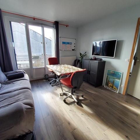 4 PIECES  DANS PETITE RESIDENCE AVEC FAIBLES CHARGES