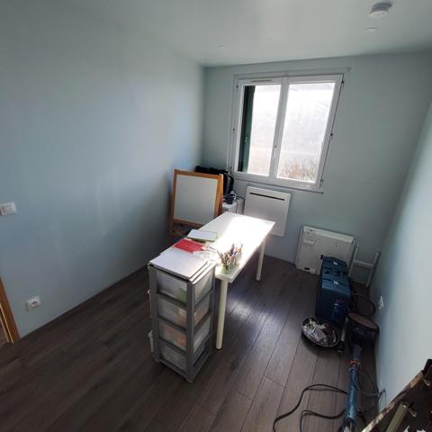 4 PIECES  DANS PETITE RESIDENCE AVEC FAIBLES CHARGES