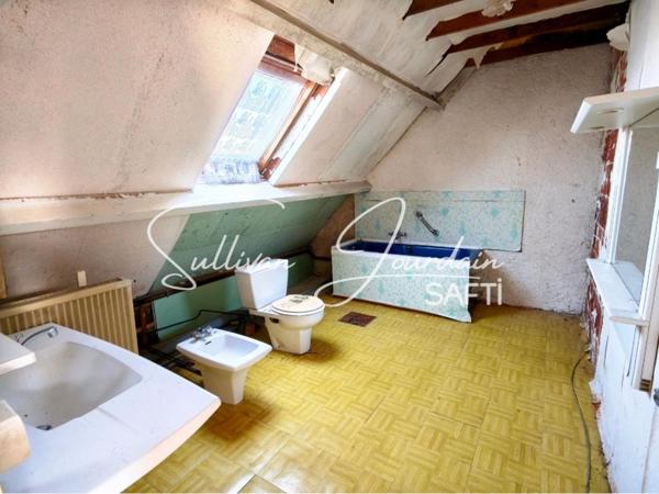 Maison à rénover proche des commodités.