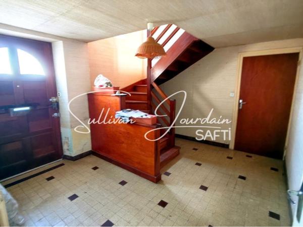 Maison à rénover proche des commodités.